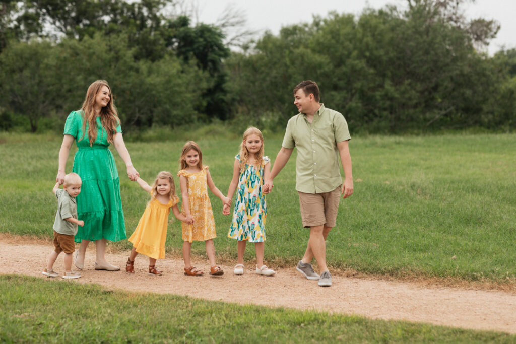 Family in Crescent Bend Nature Park, they found the right photographer at the right time